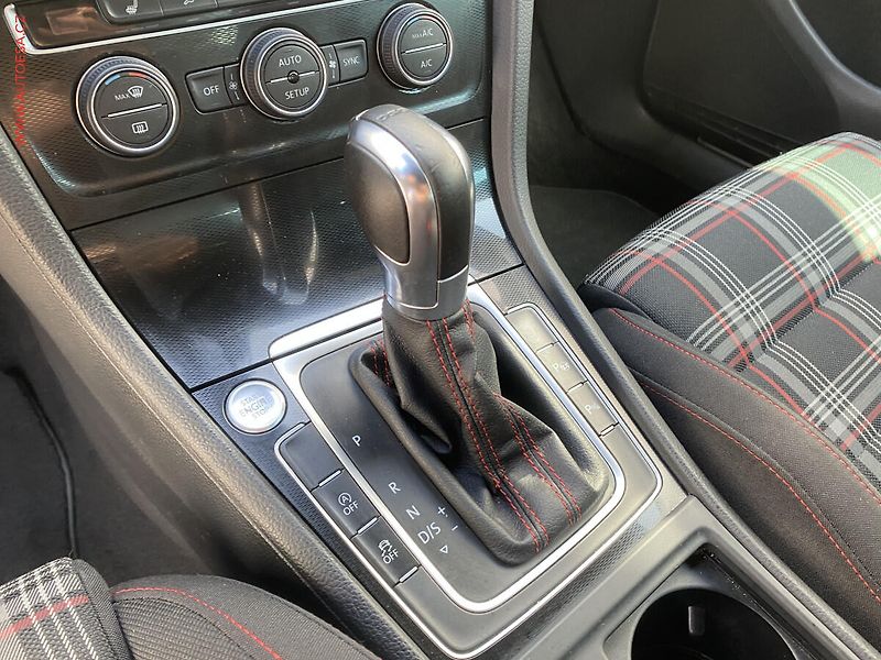 Volkswagen Golf (2014) 2.0 TSi, GTi, DSG, bixen - fotka 15 z 17