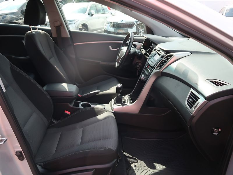 Hyundai i30 1,6 GDi,99kW,NovéČR,Aut.klima - fotka 13 z 23