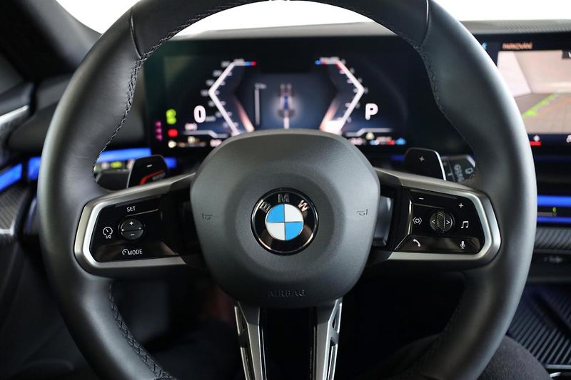 BMW Řada 5 540d xDrive Touring - fotka 33 z 35