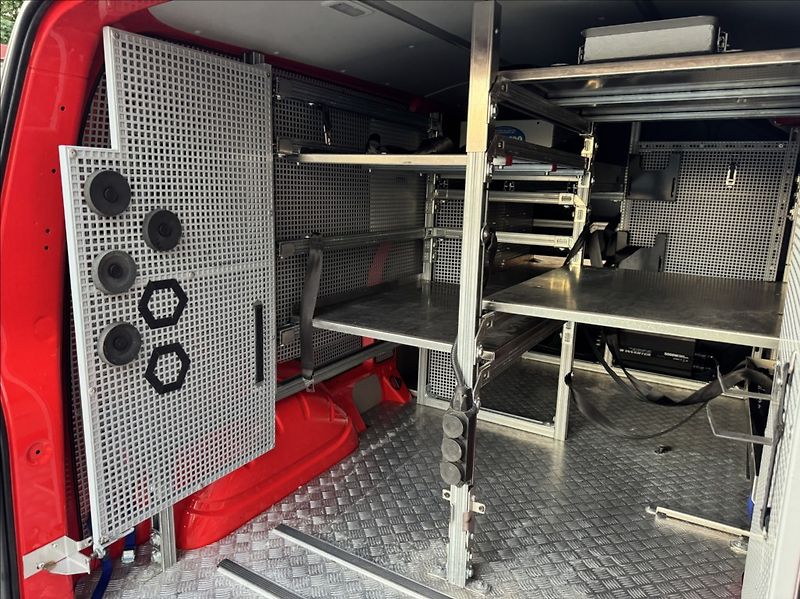 Volkswagen Transporter 2,0 TDI 4MOT LONG DPH 1.maj ČR - fotka 20 z 50