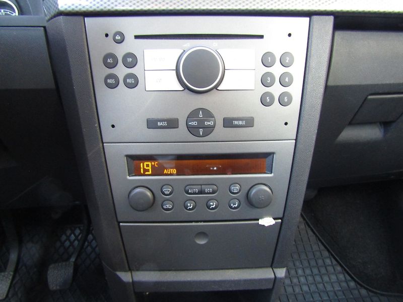 Opel Meriva (2009) 1.7 CDTi 74kW - fotka 33 z 35