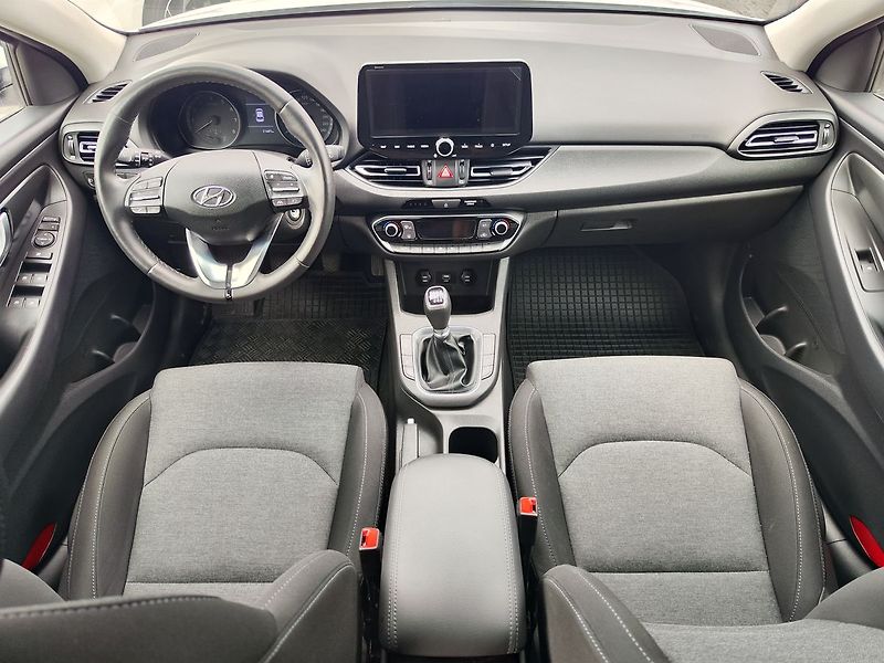 Hyundai i30 1.5 T-GDI/117kW Smart Navi - fotka 13 z 34