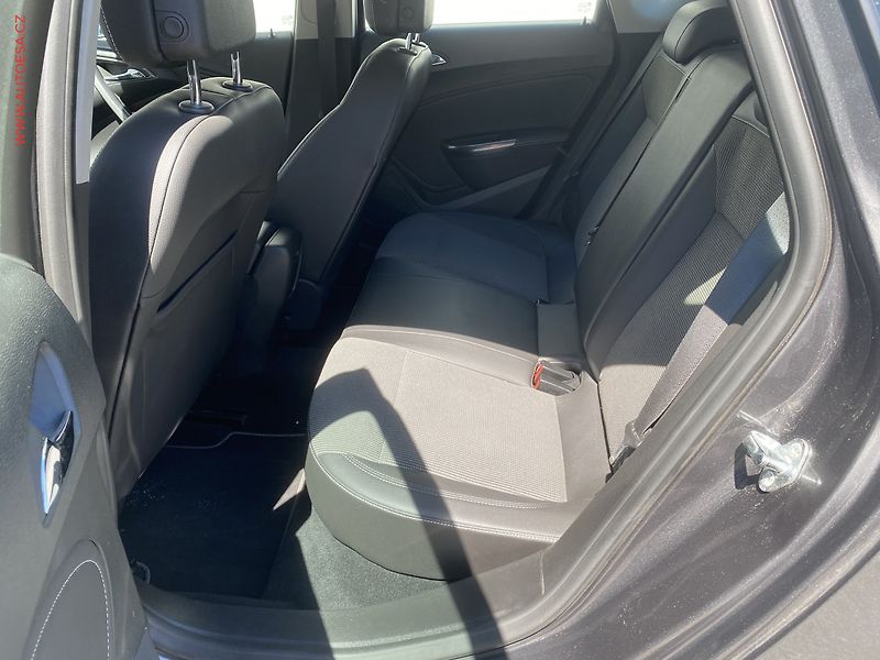Opel Astra (2010) 1.4 T, Cosmo - fotka 10 z 17