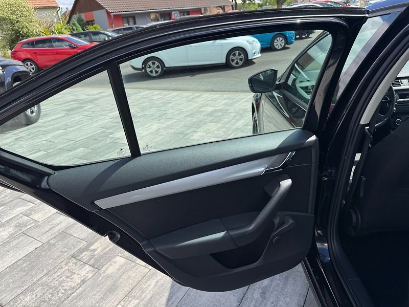 Škoda Octavia (2014) Ambition 1.6 TDI 77kW - fotka 12 z 31
