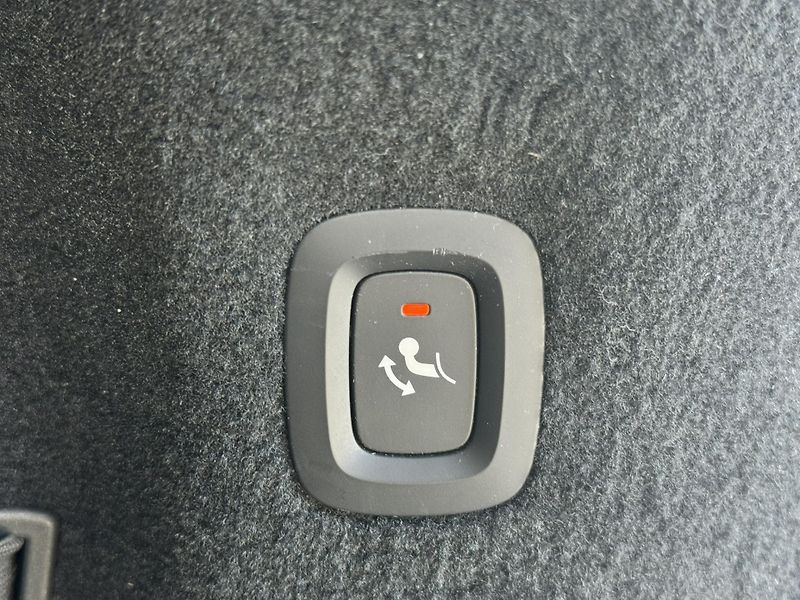 Volvo V90 CC D4 AWD/TZ/pneu REZERVACE - fotka 27 z 50