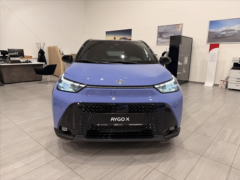 Toyota Aygo 1,5 Hybrid (116k)  Executive - fotka 2 z 10