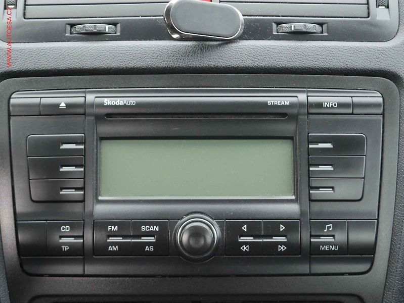 Škoda Octavia (2006) 1.6i, Klima - fotka 11 z 15