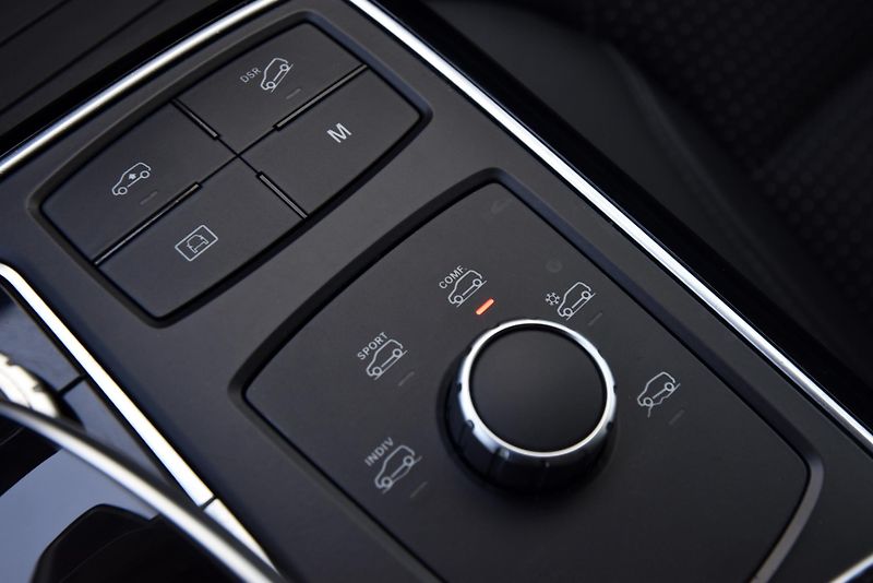 Mercedes-Benz GLE 350 d 4MATIC FACE,NAVI,LED,ČR - fotka 33 z 51