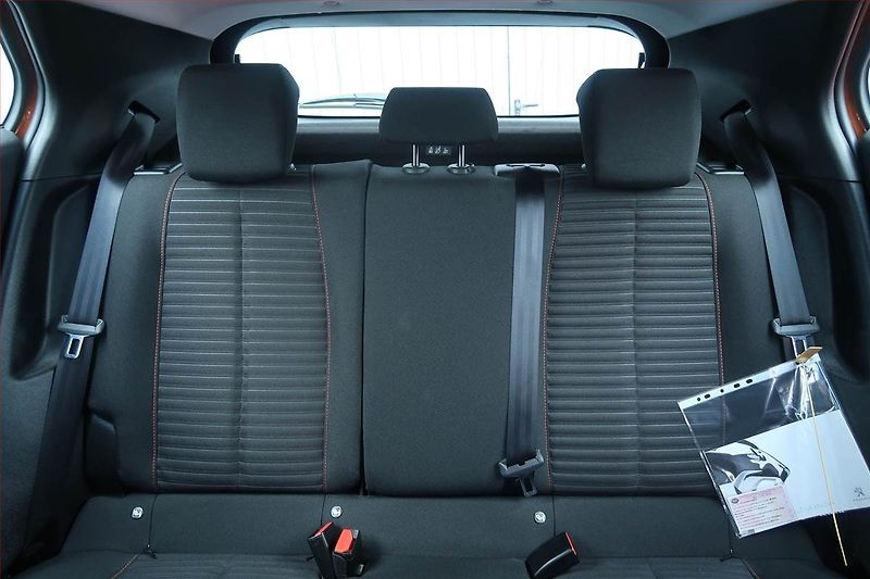 Peugeot 2008 (2020) 1.2 PureTech, Serv.kniha - fotka 10 z 21