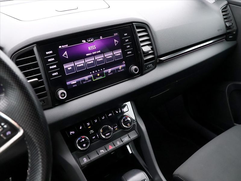Škoda Karoq 1.5 TSI 110kW DSG CZ Sportline - fotka 25 z 36
