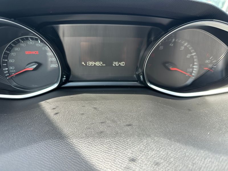 Peugeot 308 (2016) 1.2 Turbo 81kw - fotka 15 z 21