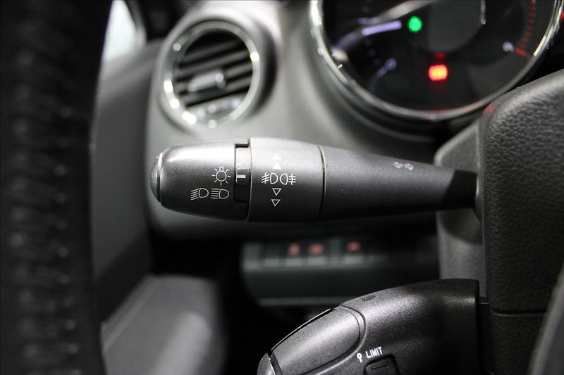 Peugeot 5008 2,0 HDI 120kW 7 míst - fotka 14 z 32