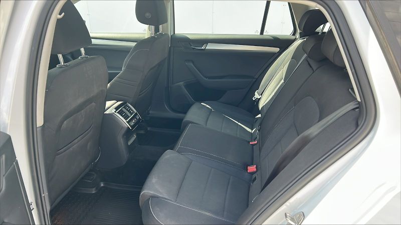 Škoda Superb (2018) COMBI / 2.0 TDI / 110 kW / 7DS - fotka 14 z 25