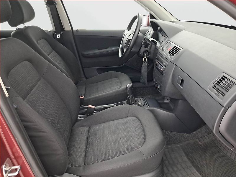 Škoda Fabia (2005) 1.2 12V, nová STK, pěkný stav - fotka 9 z 14