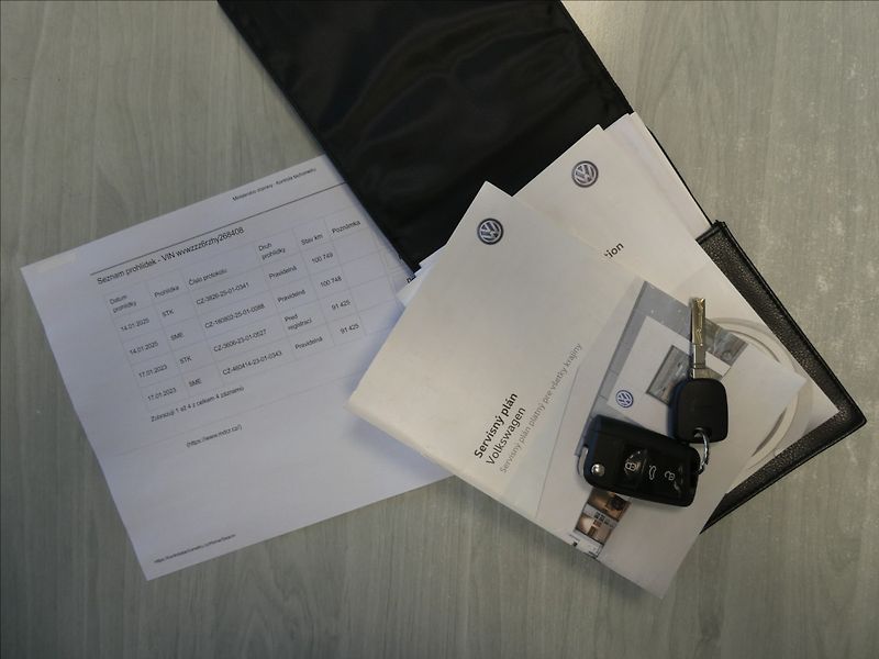 Volkswagen Polo 1,2 TSi 66kW HIGHLINE,serviska - fotka 39 z 39