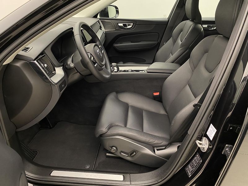 Volvo XC60 B4 AWD BRIGHT PLUS AUT - fotka 3 z 58