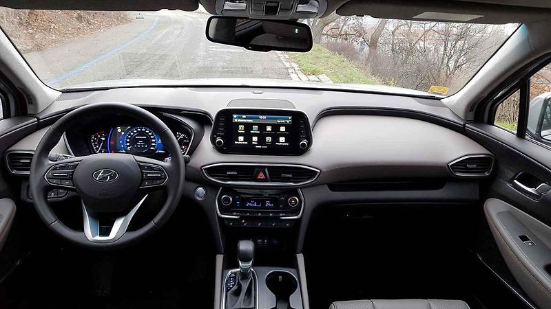 Hyundai Santa Fe vsadilo na nápadný design. Uveze až sedm cestujících.
