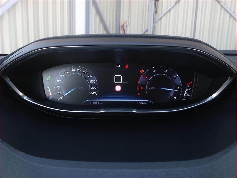 Peugeot 3008 (2018) 1.6 BlueHDi, Automat - fotka 11 z 18