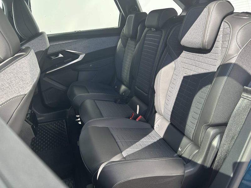 Peugeot 5008 (2026) GT e-DCS6 Hybrid - fotka 8 z 10