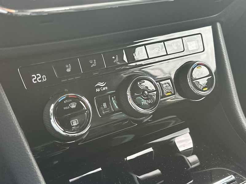 Škoda Superb (2023) Combi 2.0 TSI DSG L&K - fotka 16 z 38