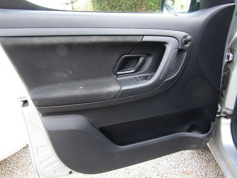 Škoda Roomster (2011) 1.6 TDI 66kW - fotka 18 z 36
