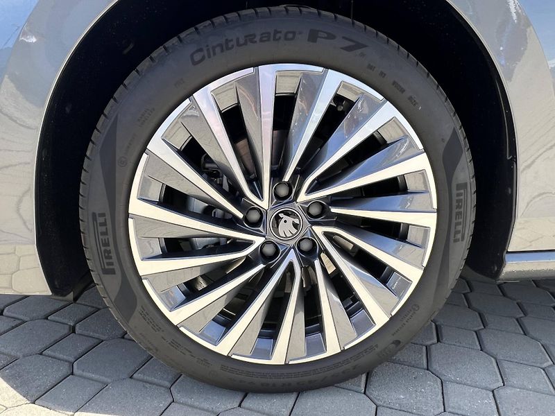 Škoda Superb (2026) L&K 7DSG 2,0TDI - fotka 20 z 23