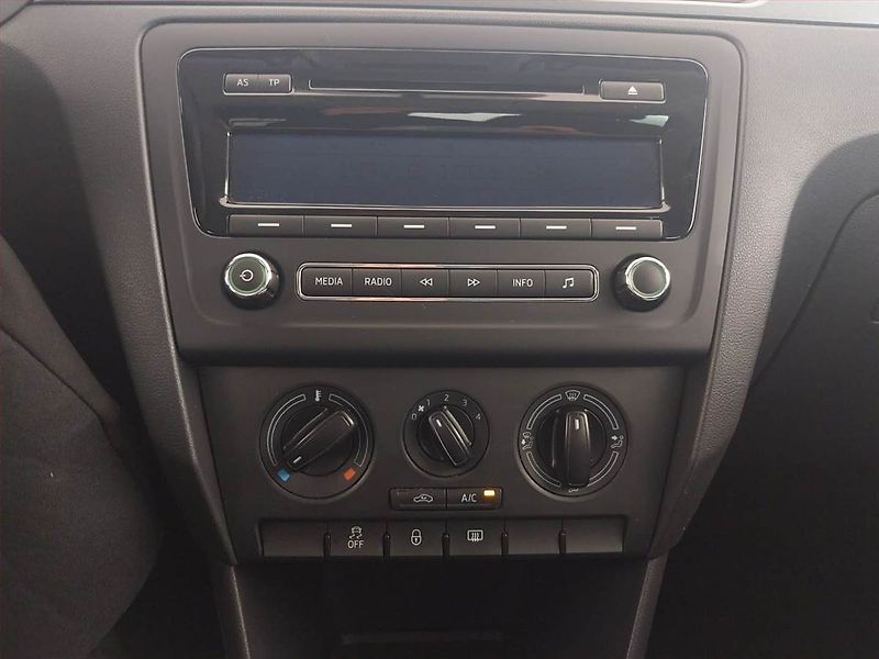 Škoda Rapid (2015) Ambition 1.2 TSI - fotka 12 z 17
