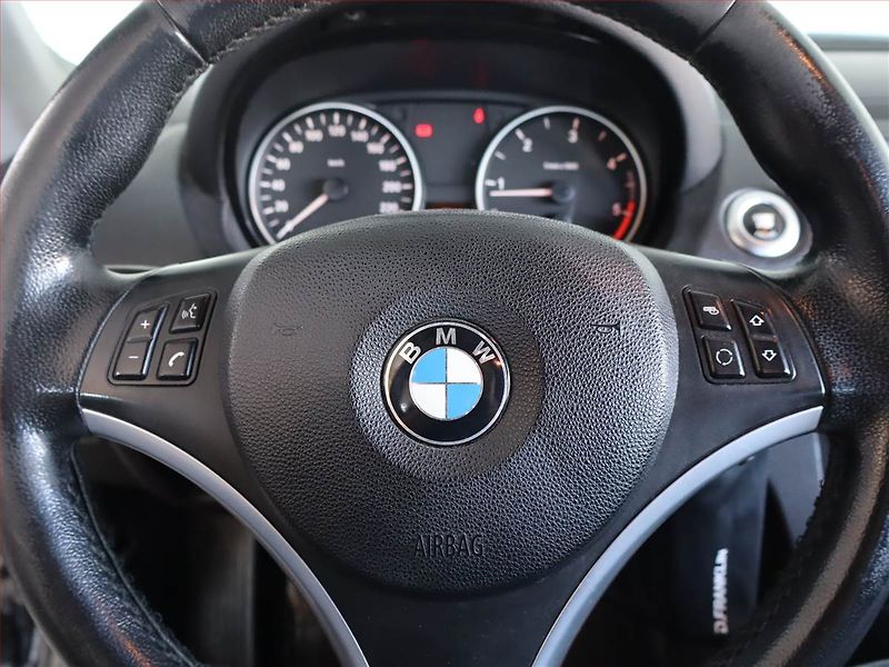BMW Řada 1 (2011) 116d - fotka 16 z 18