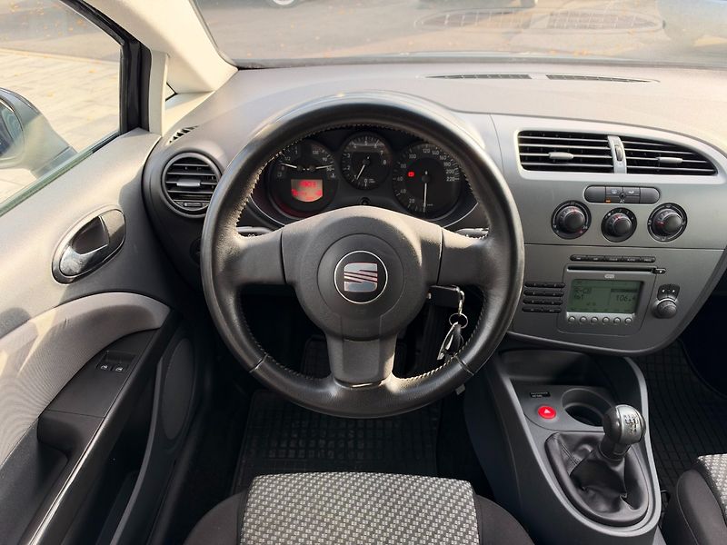 Seat Leon (2008) Salsa 1.4 MPi 63kW Klima - fotka 14 z 45