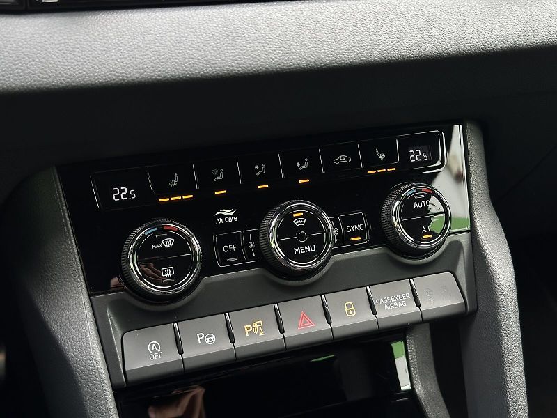 Škoda Karoq 2.0TDi 4x4 DSG 150PS Sportline - fotka 26 z 47