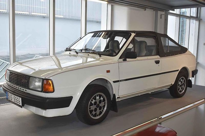 Rapid byl před vznikem Favoritu nejlepší a nejdražší Škodou. Ovšem za západní konkurencí i tak hodně zaostávala