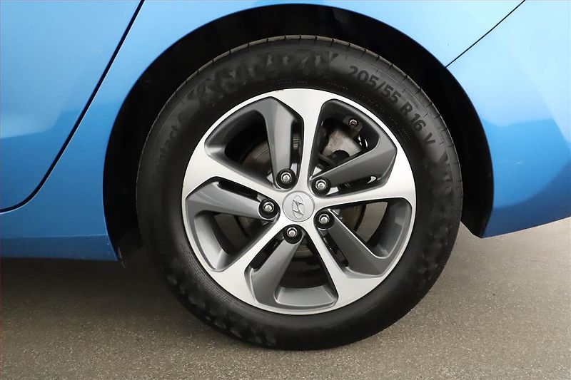 Hyundai i30 (2017) Weekend 1.6 CRDi, Serv.kniha - fotka 11 z 13