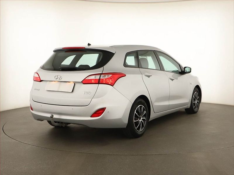 Hyundai i30 (2016) Trend 1.4 CRDi, Serv.kniha - fotka 5 z 14
