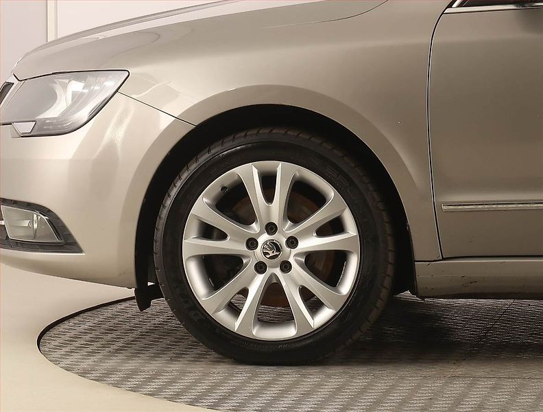 Škoda Superb (2014) 1.4 TSI, Serv.kniha, Bi-Xenony - fotka 14 z 20