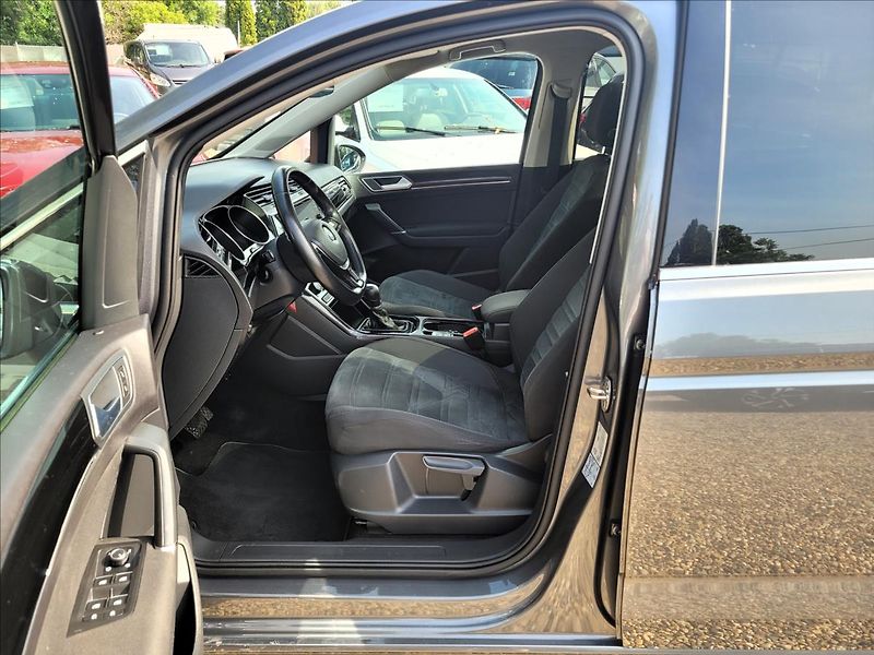 Volkswagen Touran 1,5 Již není k dispozici - fotka 9 z 50