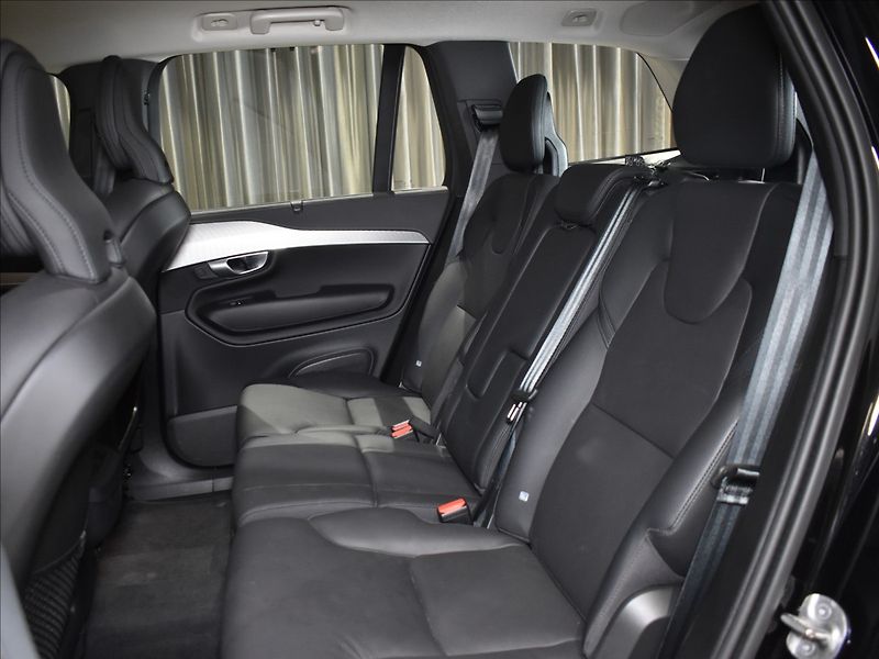 Volvo XC90 2,0 B5 AWD Plus - fotka 13 z 24