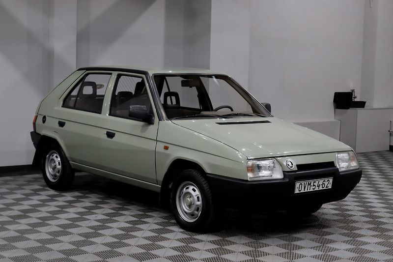 Škoda Favorit (1988) 1.3 46 kW 136 L  - fotka 2 z 47