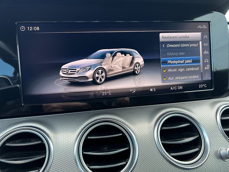 Mercedes-Benz Třídy E (2018) 2.0d AMG-line! Navi! Tažné! - fotka 38 z 42
