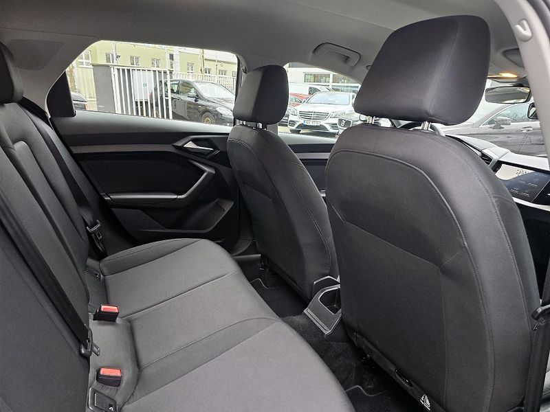 Audi A1 25TFSI černá střecha 1.maj - fotka 7 z 11