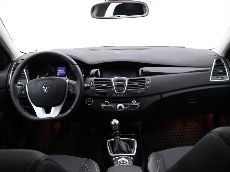 Renault Laguna 2,0 dCi 110 kw Black Edition - fotka 19 z 26