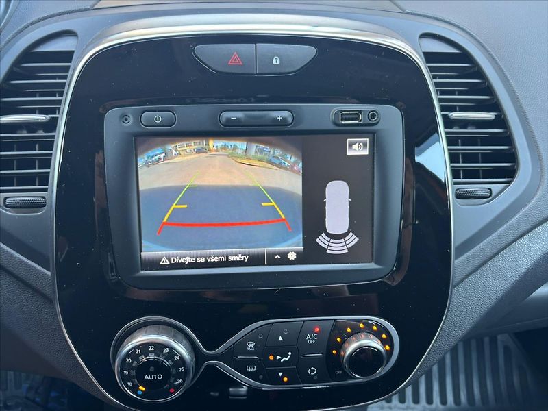 Renault Captur 1,3 TCe  Limited AT ČR - fotka 18 z 23