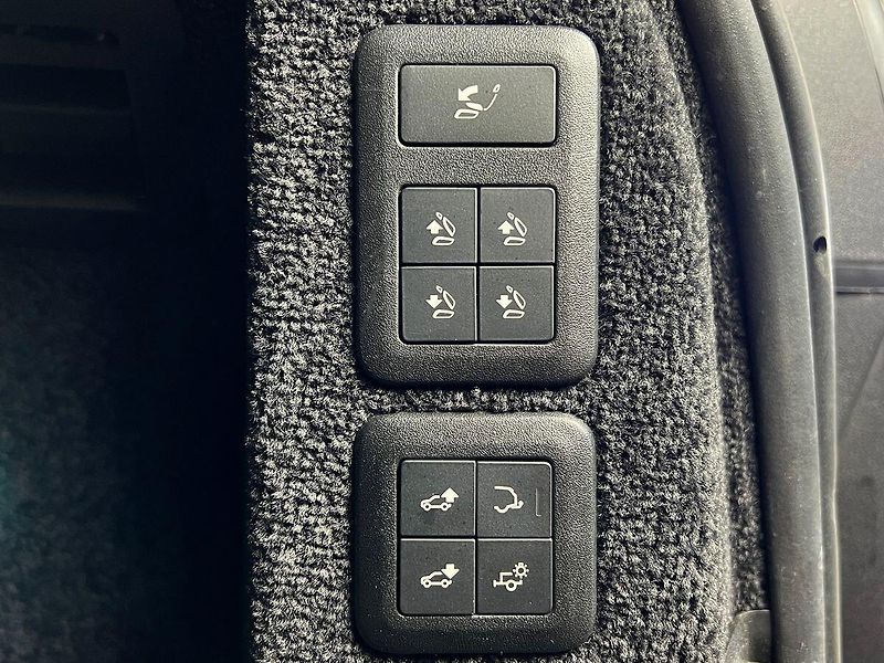 Land Rover Range Rover 3.0 TDV6 AUTOBIOGRAPHY, MASÁŽE - fotka 35 z 38