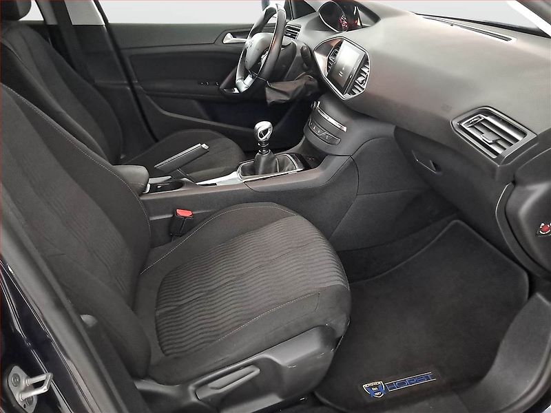 Peugeot 308 (2017) 1.2 PureTech, Serv.kniha - fotka 9 z 19