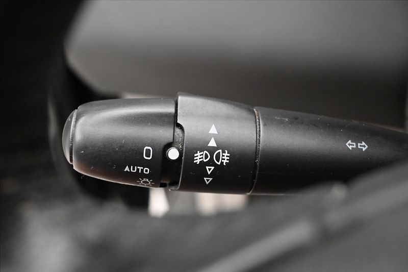 Peugeot 308 1,6 SW HDI 82 kW Panorama - fotka 24 z 29
