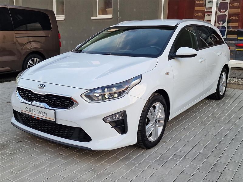 Kia Ceed 1.6CRDi 100kW Fresh SW,1.Maj. - fotka 5 z 47