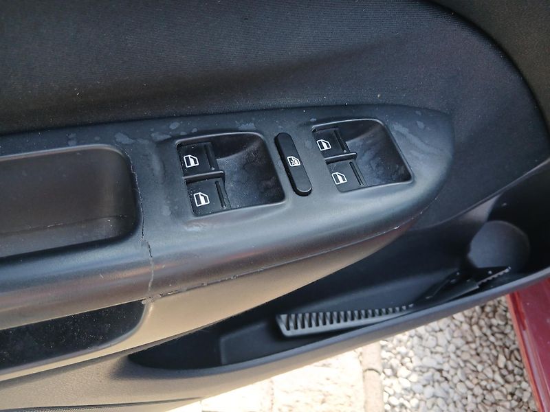 Škoda Octavia 2.0 TDi 4x4 - fotka 10 z 36