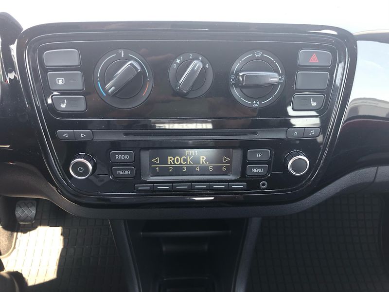 Volkswagen up! 1,0 44kW BMT Move - fotka 19 z 26
