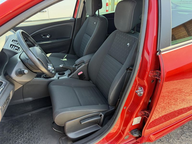 Renault Mégane (2015) 1.2 TCe 85kW ČR - fotka 20 z 40