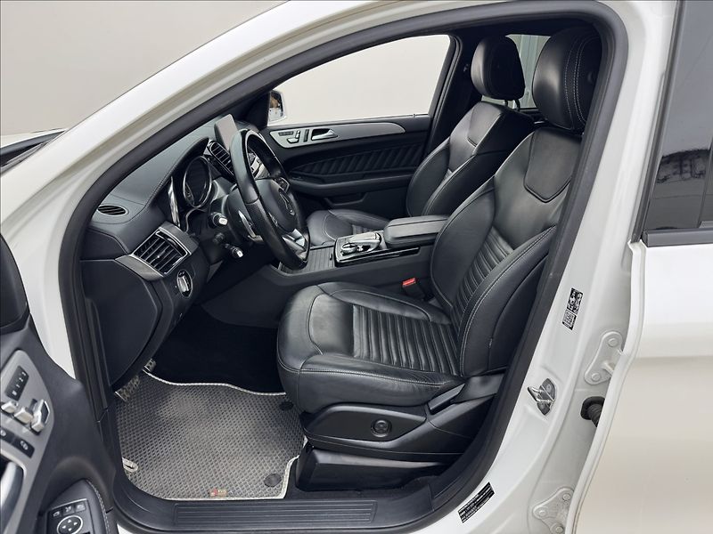 Mercedes-Benz GLE 3,0 AMG 4X4 LED DPH PANO TAŽNÉ - fotka 36 z 46