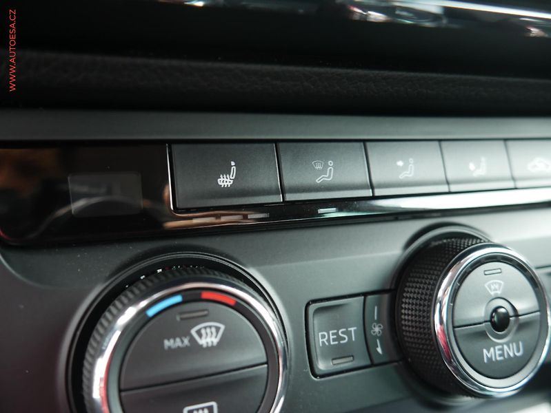 Škoda Superb (2017) 1.6TDi, DSG, navi, xenon - fotka 19 z 21